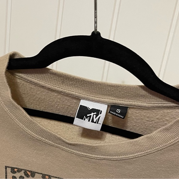 •Kohl’s• Junior’s Cream Leopard MTV Logo Long Sleeve Pullover Sweatshirt (Small) - Picture 2 of 5